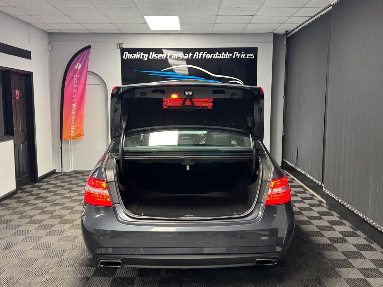 Used Mercedes-Benz E Class for sale - 76997261: Photo 15