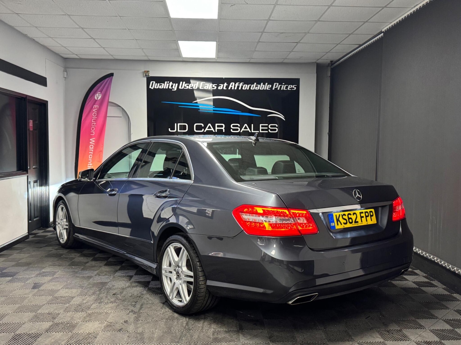 Used Mercedes-Benz E Class for sale - 76997261: Photo 3