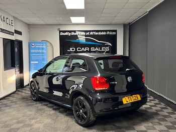 Used Volkswagen Polo 2011 for sale - 76936432: Photo