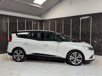 Used Renault Grand Scenic 2017 for sale - 79132057: Photo