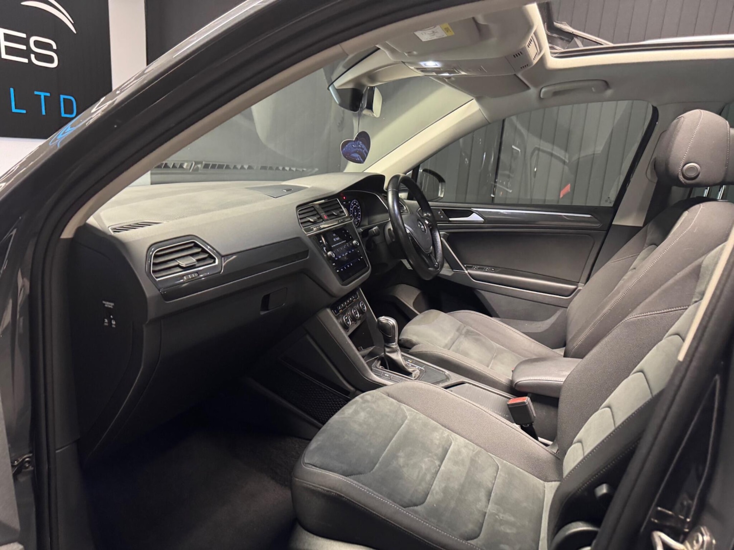 Used Volkswagen Tiguan 2018 for sale - 77626178: Photo 24