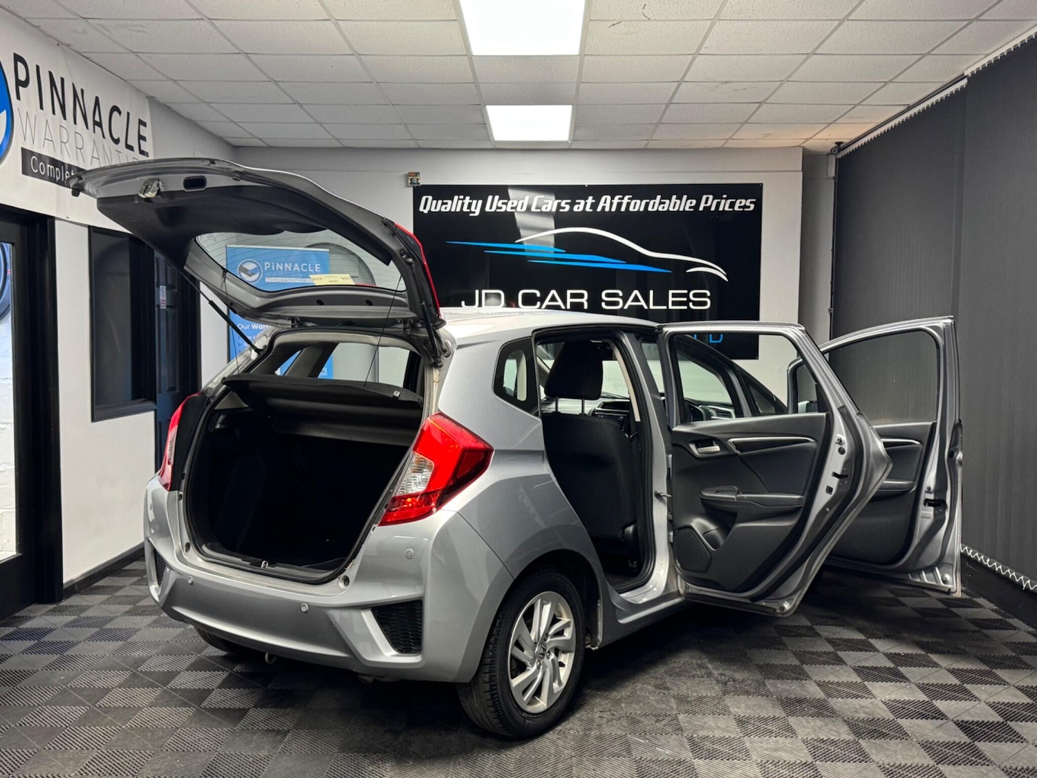 Used Honda Jazz 2017 for sale - 76801787: Photo 15