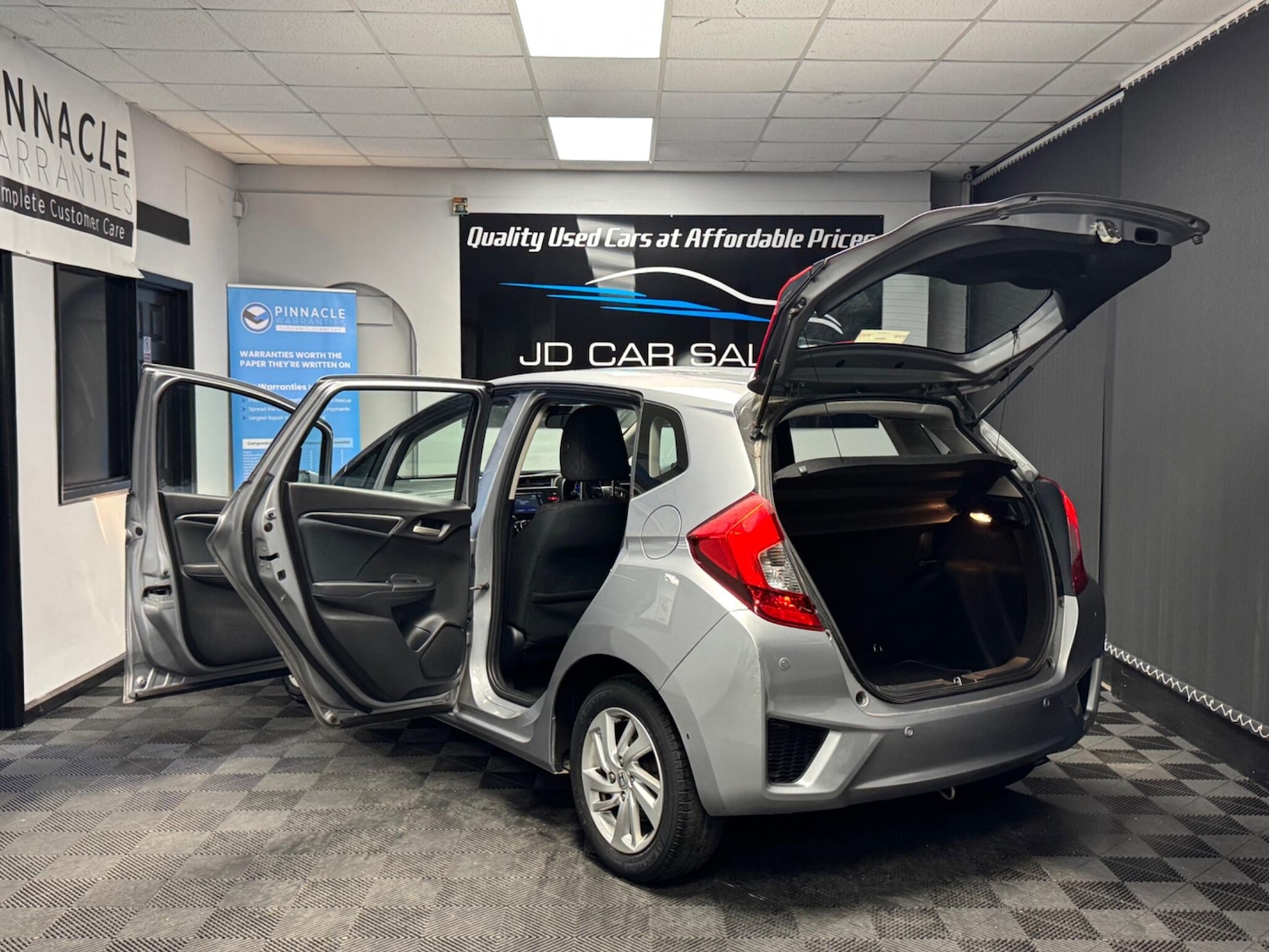 Used Honda Jazz 2017 for sale - 76801787: Photo 9