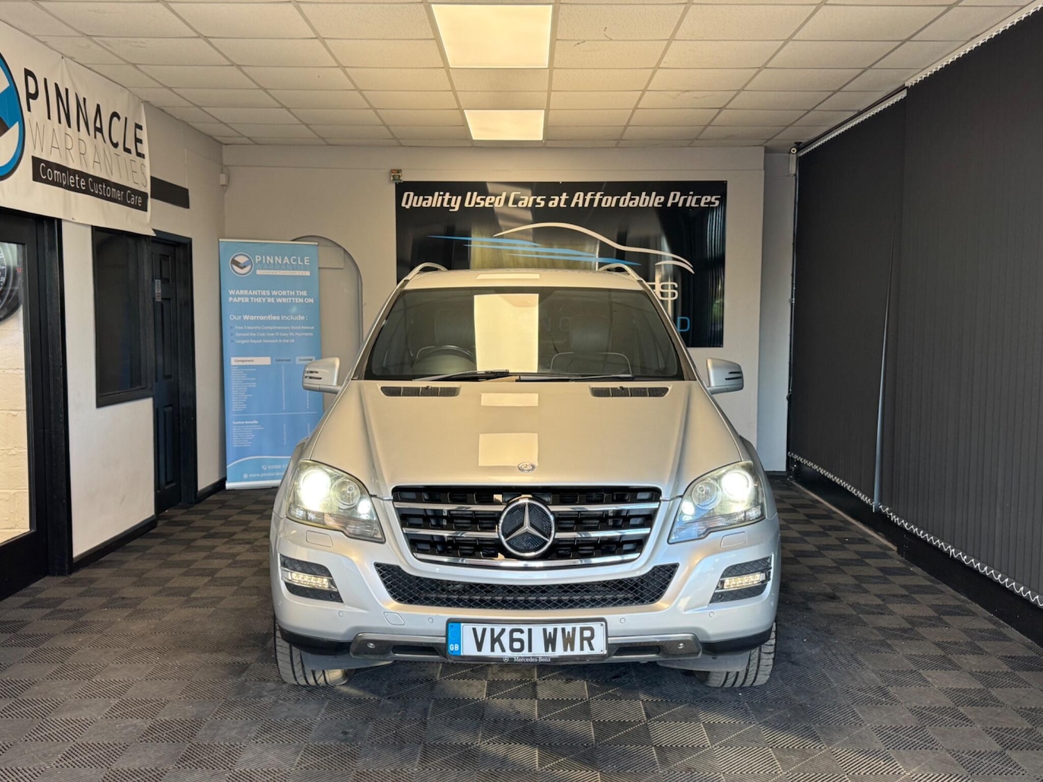 Used Mercedes-Benz M Class 2011 for sale - 77977803: Photo 2