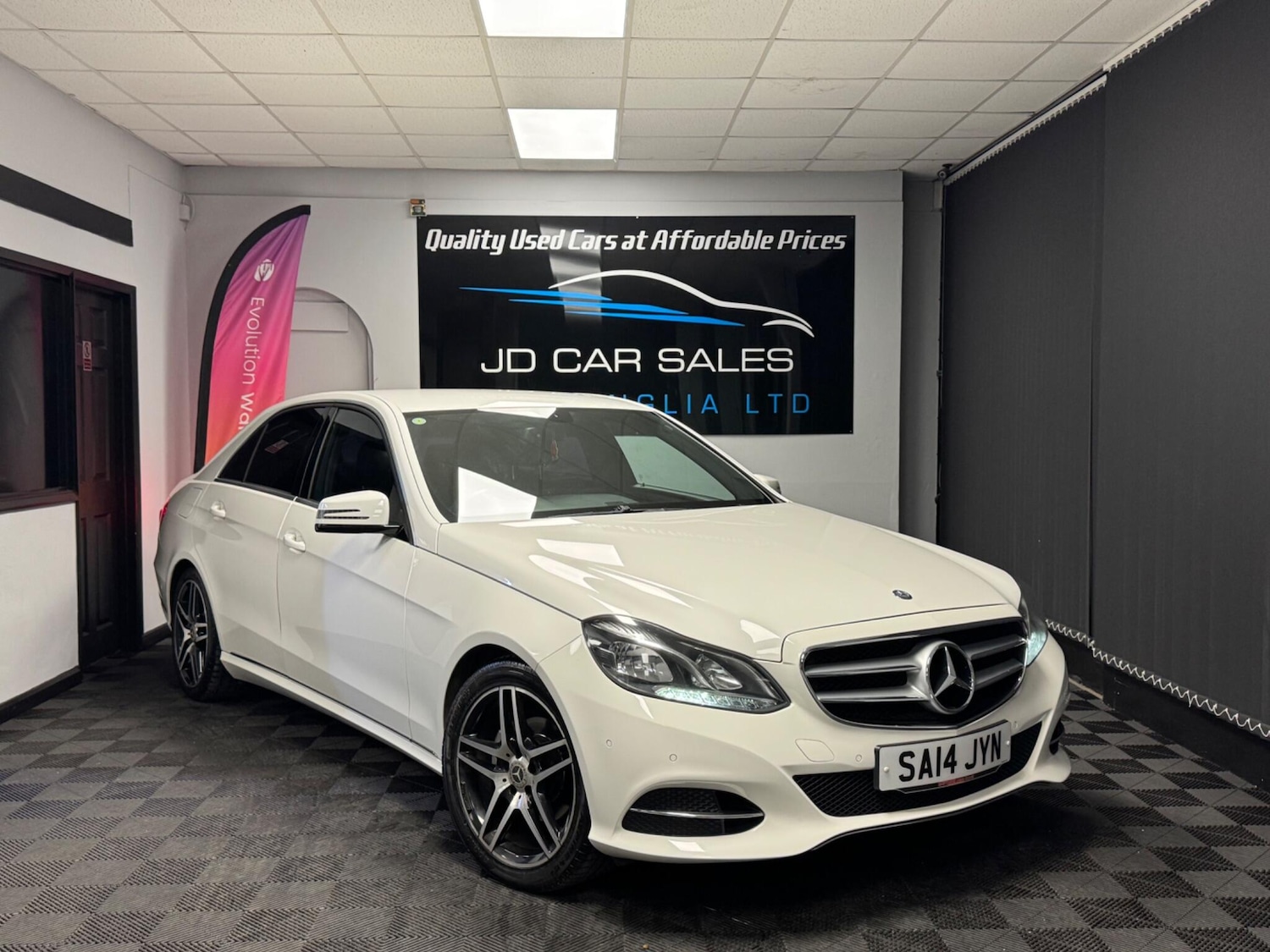 Used Mercedes-Benz E Class 2014 for sale - 76512818: Photo 1