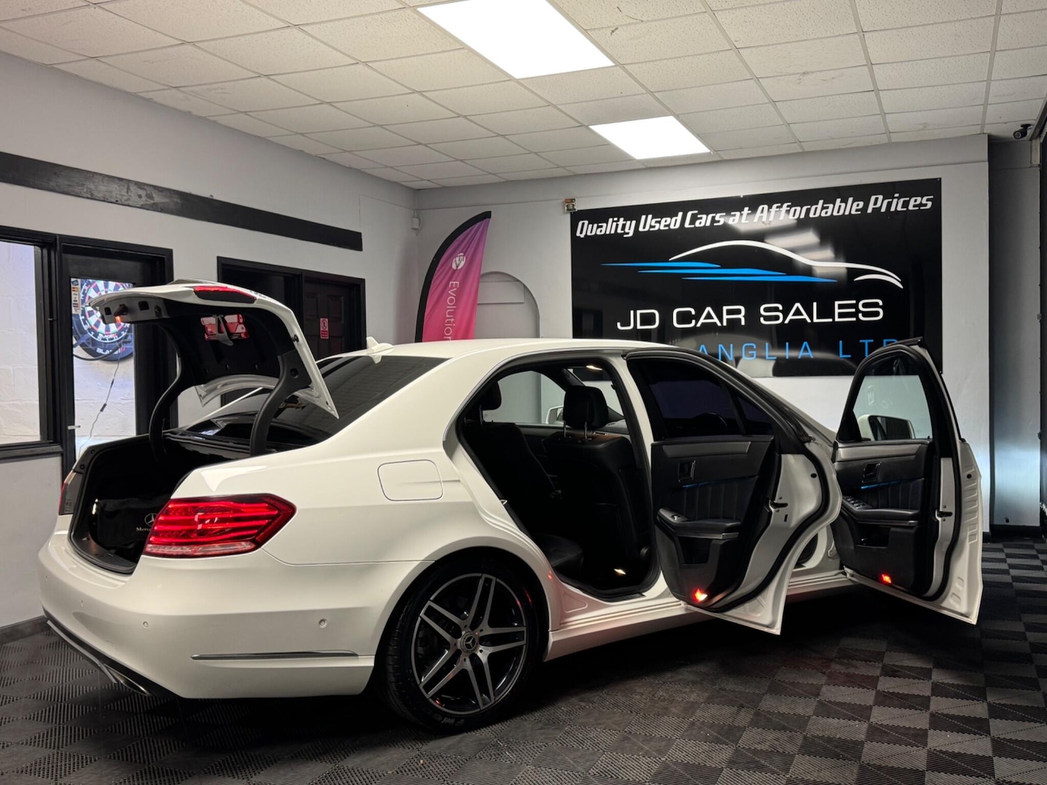 Used Mercedes-Benz E Class 2014 for sale - 76512818: Photo 12