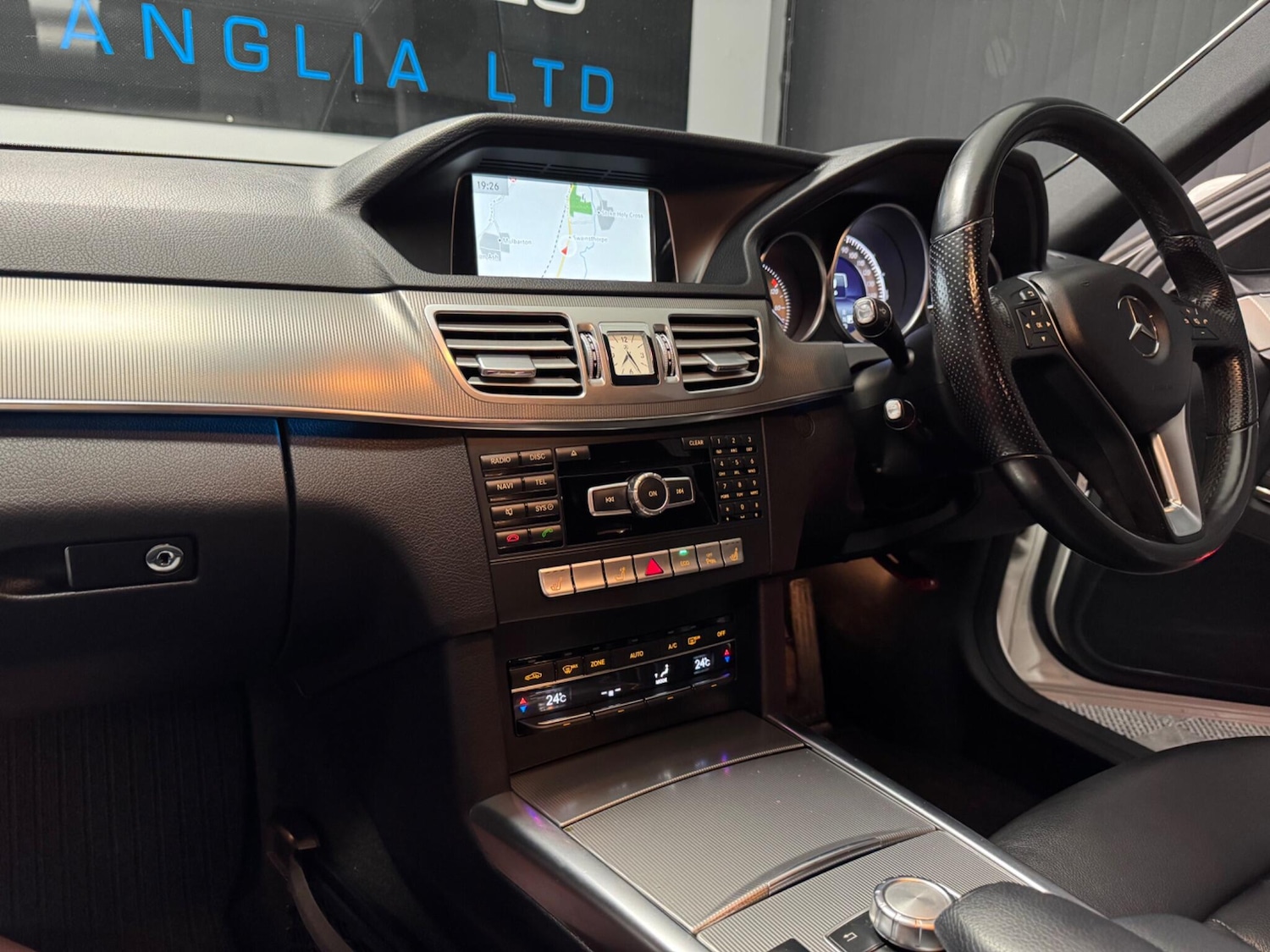 Used Mercedes-Benz E Class 2014 for sale - 76512818: Photo 28