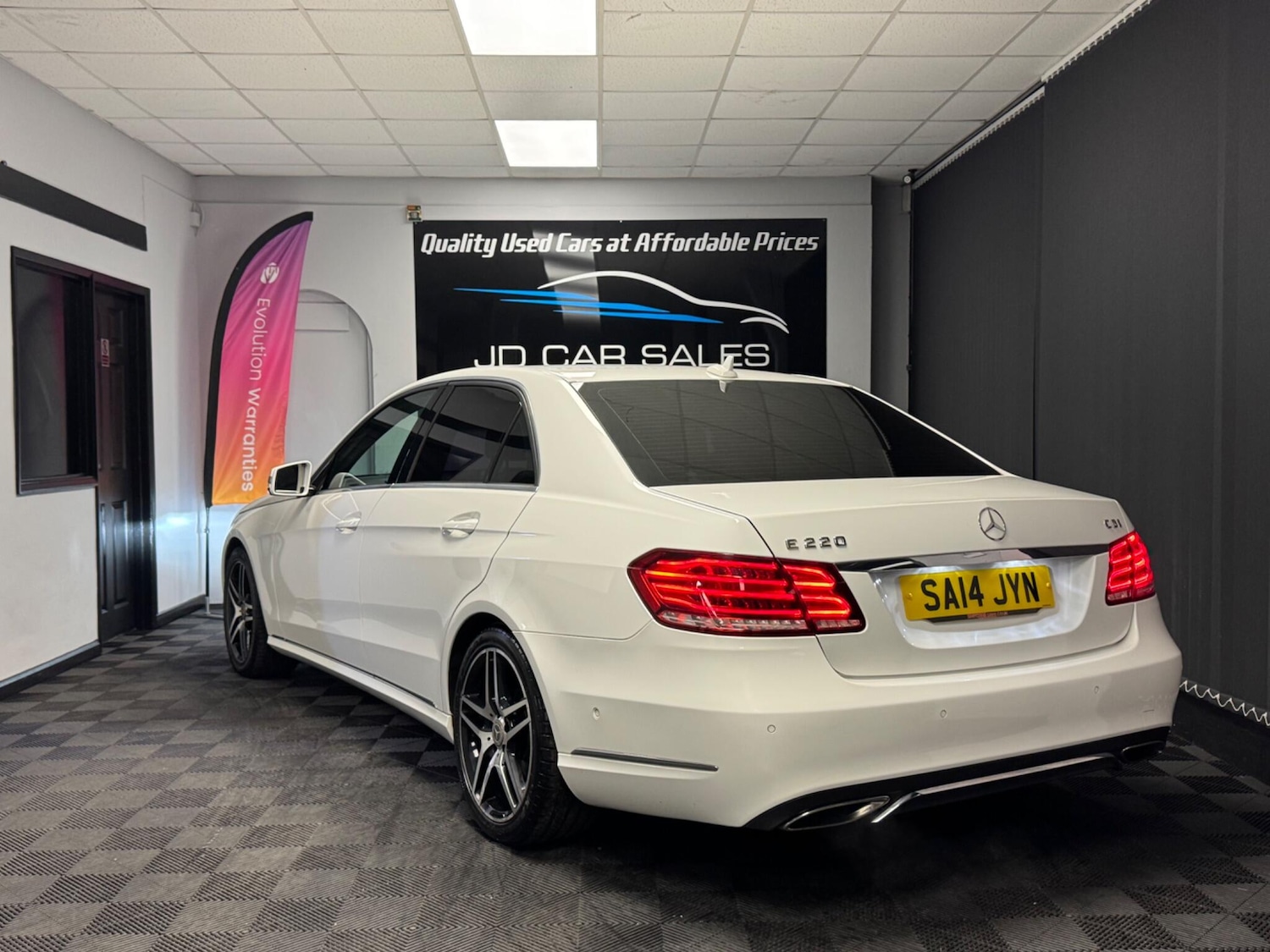 Used Mercedes-Benz E Class 2014 for sale - 76512818: Photo 3