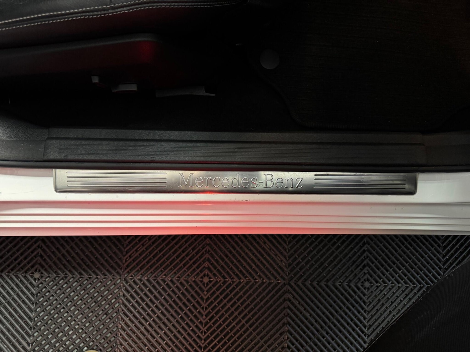 Used Mercedes-Benz E Class 2014 for sale - 76512818: Photo 33