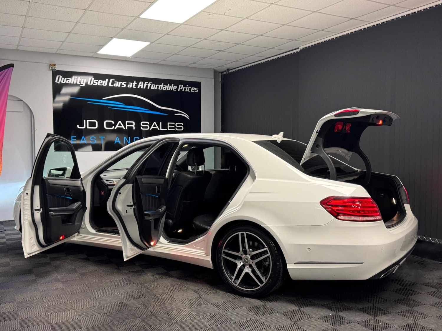 Used Mercedes-Benz E Class 2014 for sale - 76512818: Photo 8