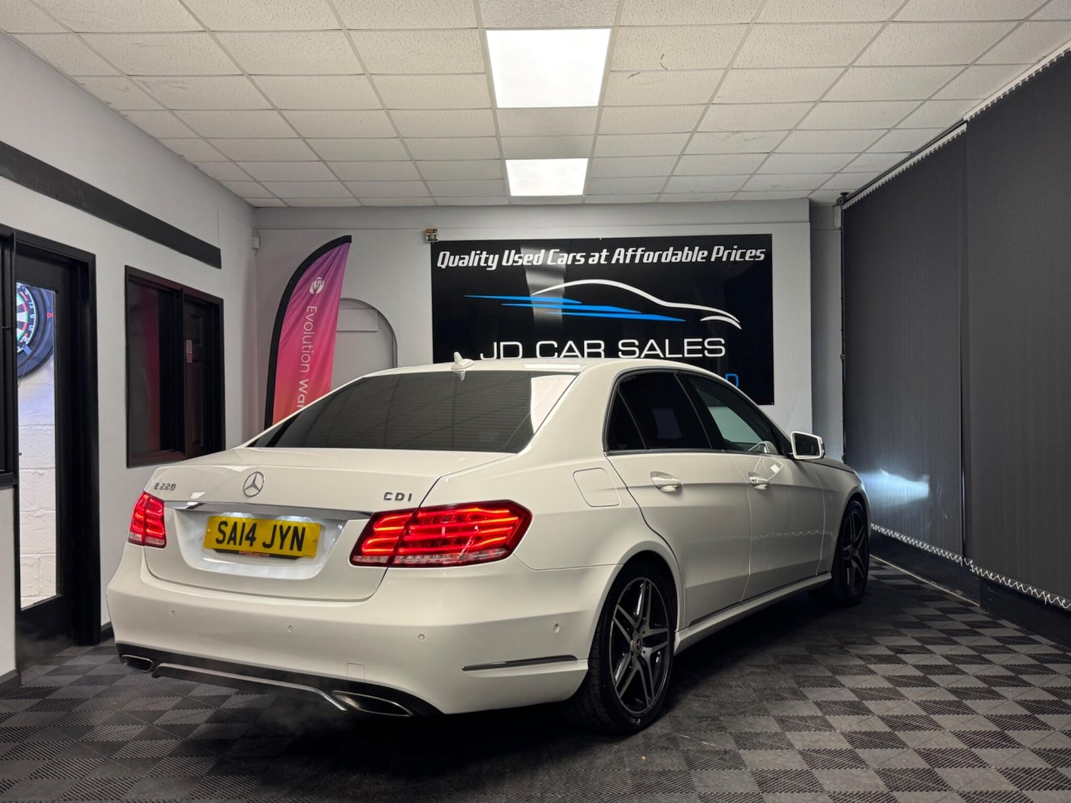 Used Mercedes-Benz E Class 2014 for sale - 76512818: Photo 9