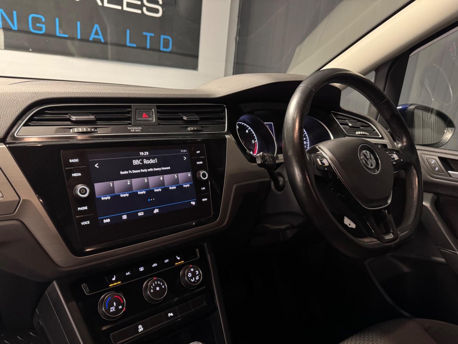 Used Volkswagen Touran 2017 for sale - 76926871: Photo 31