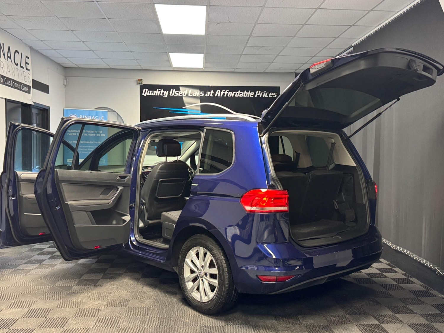 Used Volkswagen Touran 2017 for sale - 76926871: Photo 9