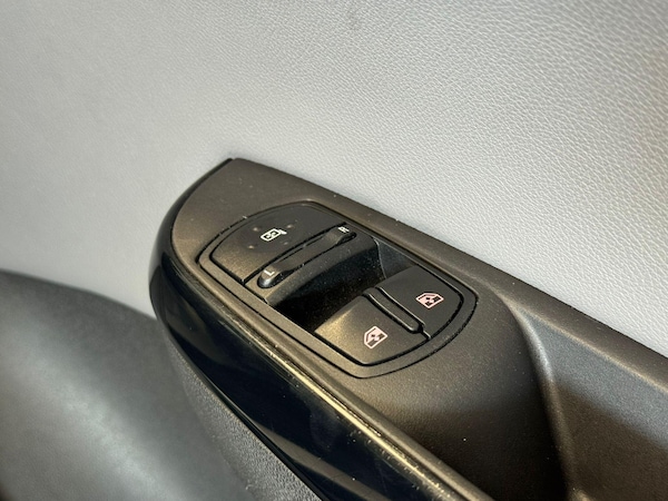 Used Vauxhall Corsa 2017 for sale - 76121615: Photo 30