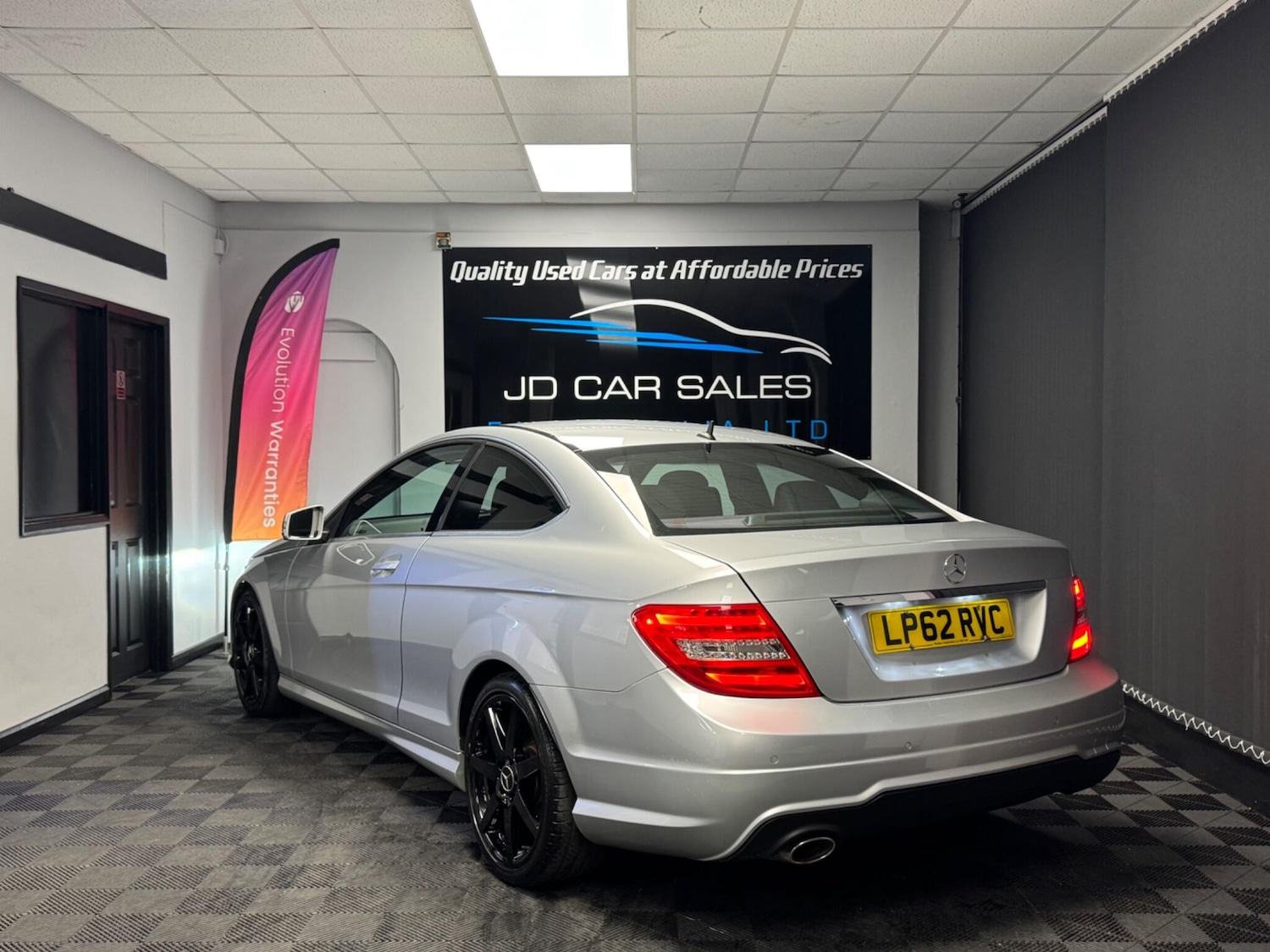 Used Mercedes-Benz C Class 2013 for sale - 76484357: Photo 3