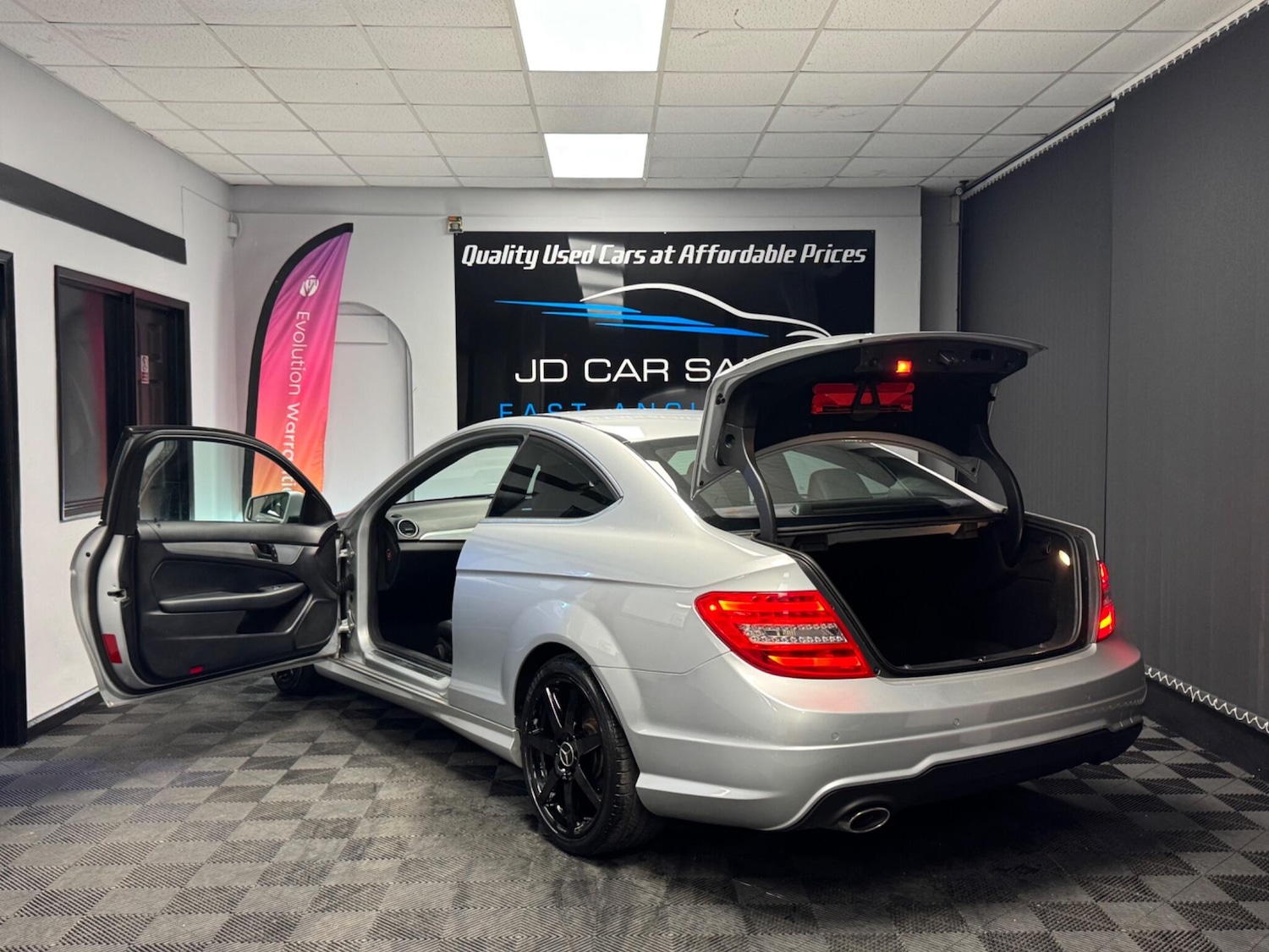 Used Mercedes-Benz C Class 2013 for sale - 76484357: Photo 8