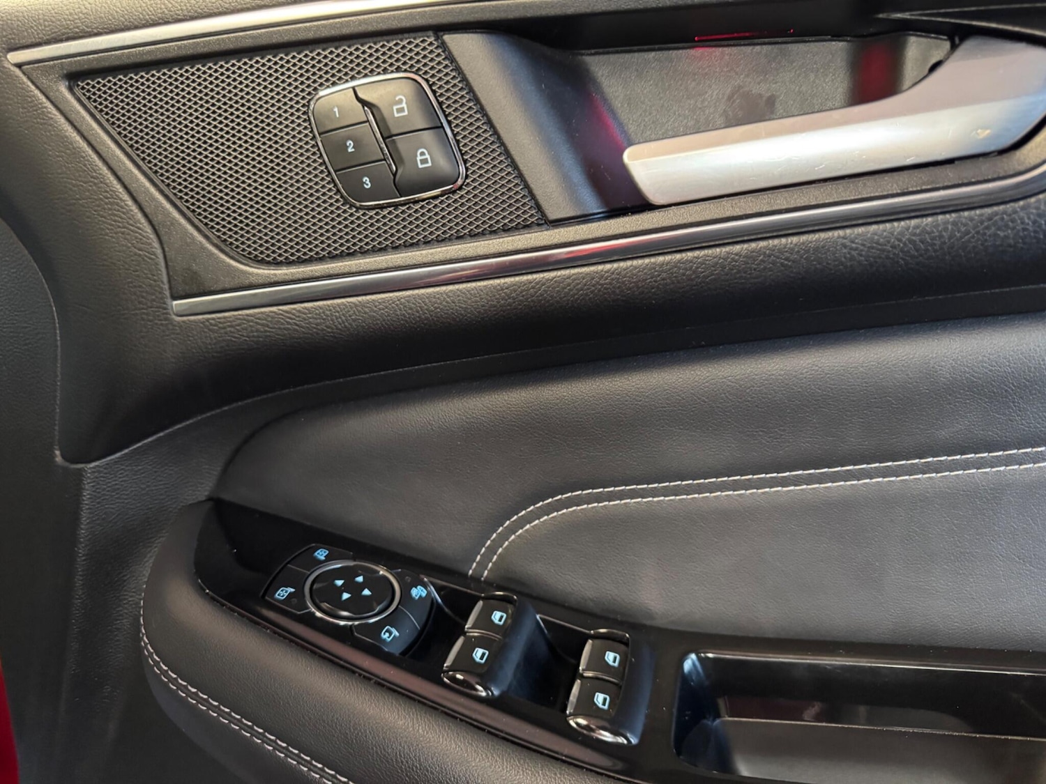 Used Ford S-Max 2015 for sale - 77267402: Photo 17