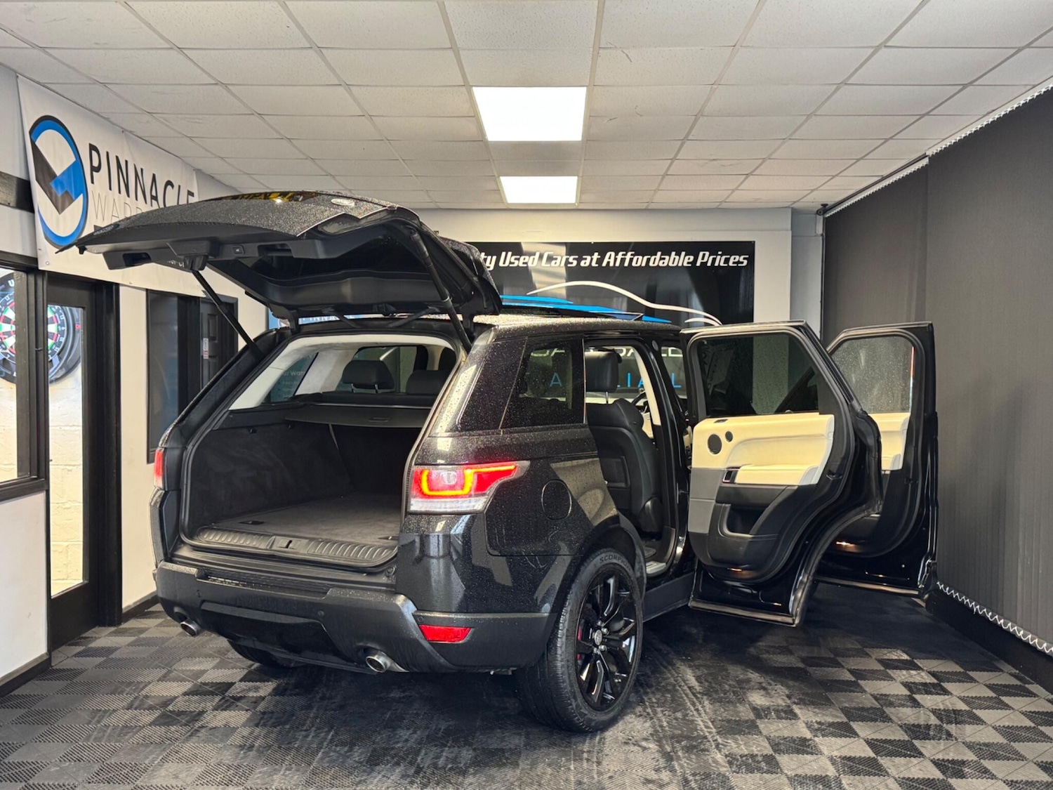 Used Land Rover Range Rover Sport 2014 for sale - 77143063: Photo 18