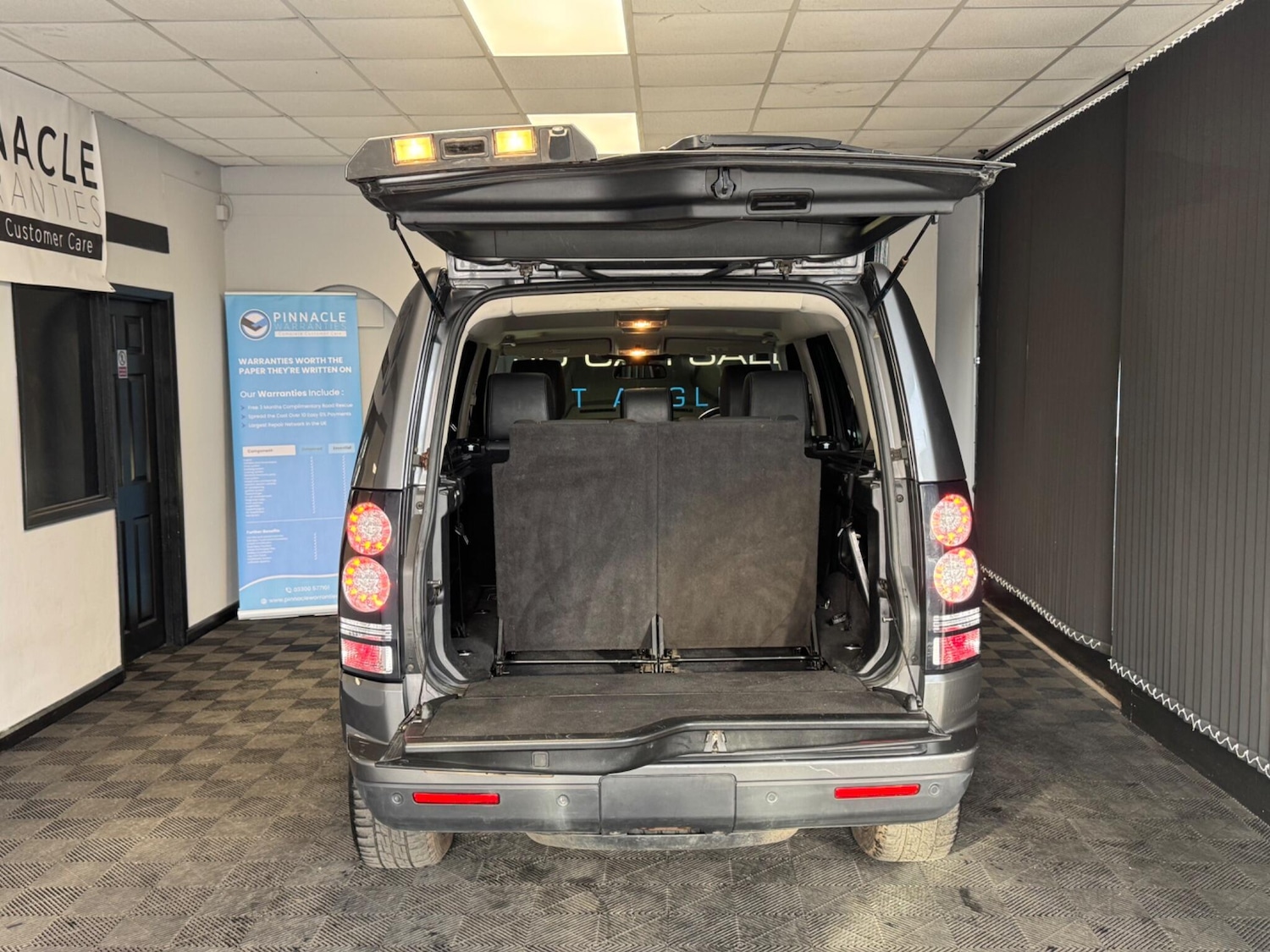 Used Land Rover Discovery 4 2015 for sale - 77387223: Photo 13