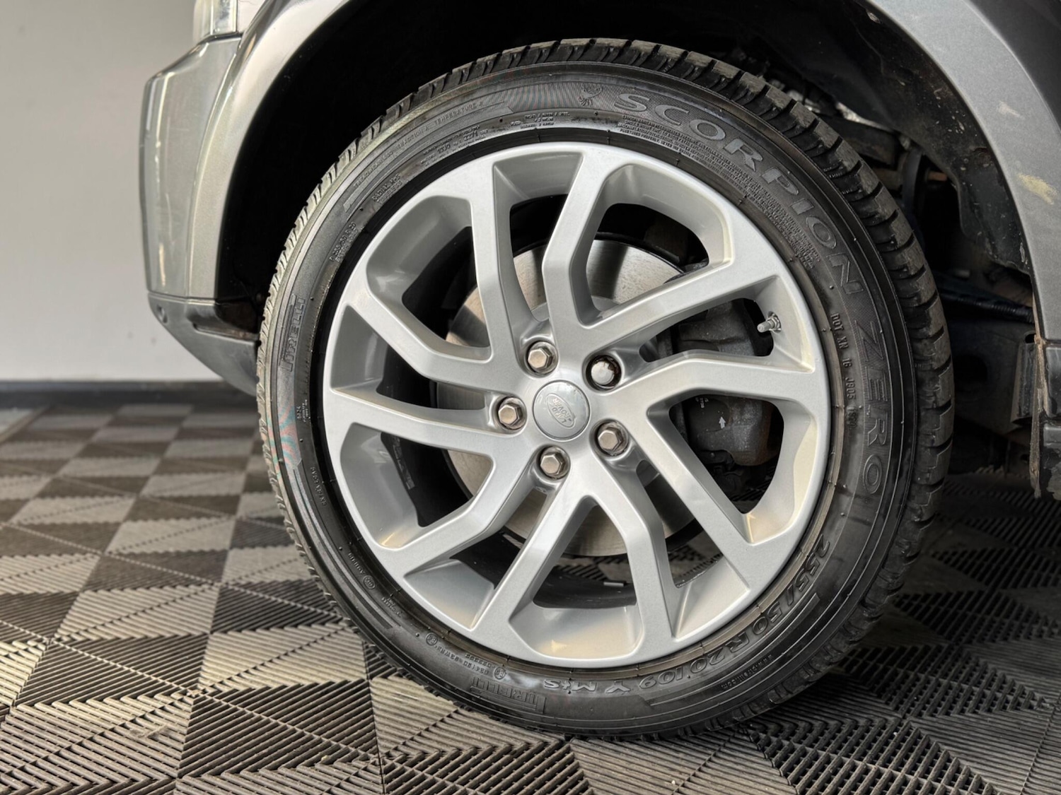 Used Land Rover Discovery 4 2015 for sale - 77387223: Photo 16