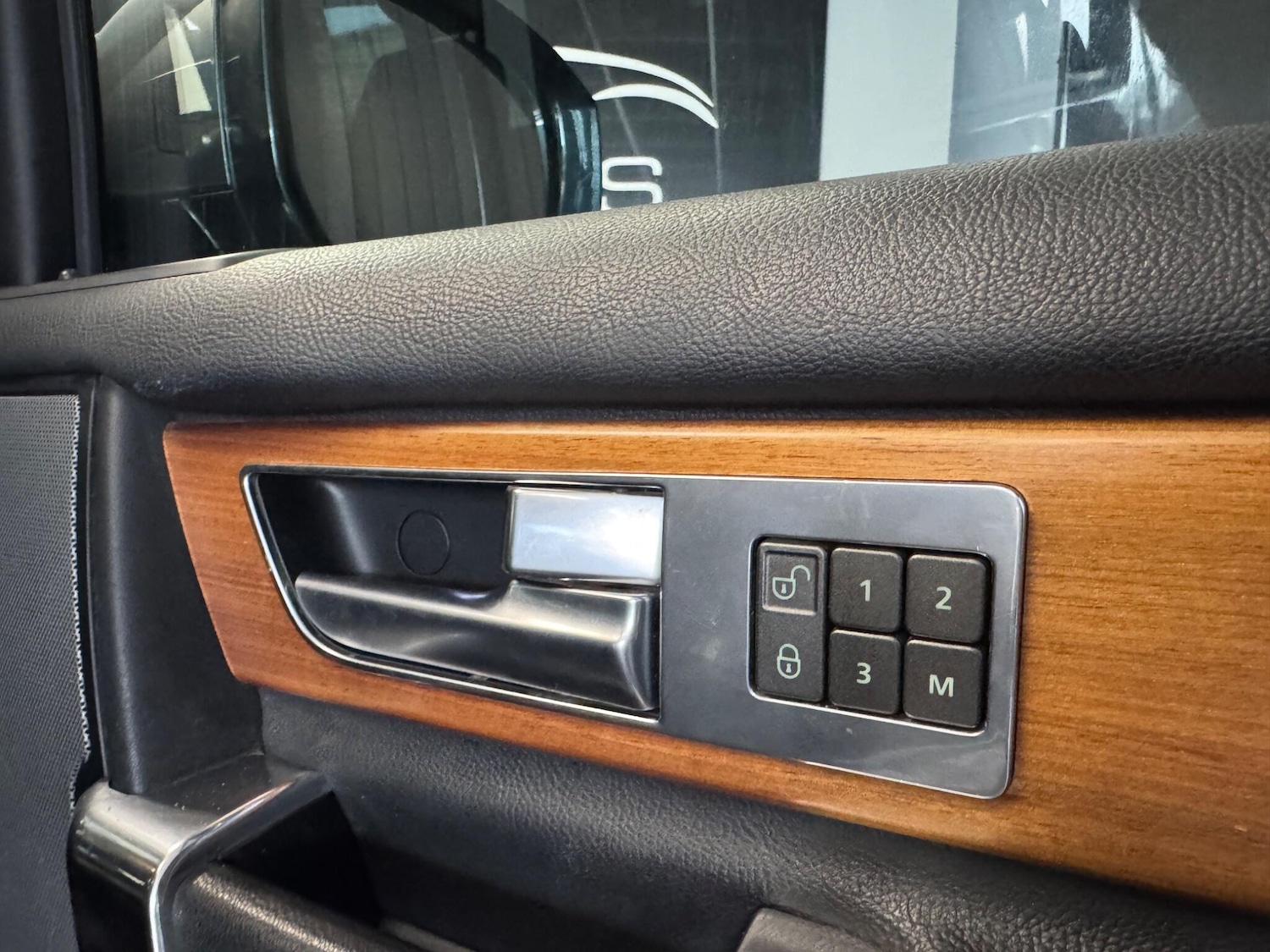 Used Land Rover Discovery 4 2015 for sale - 77387223: Photo 20