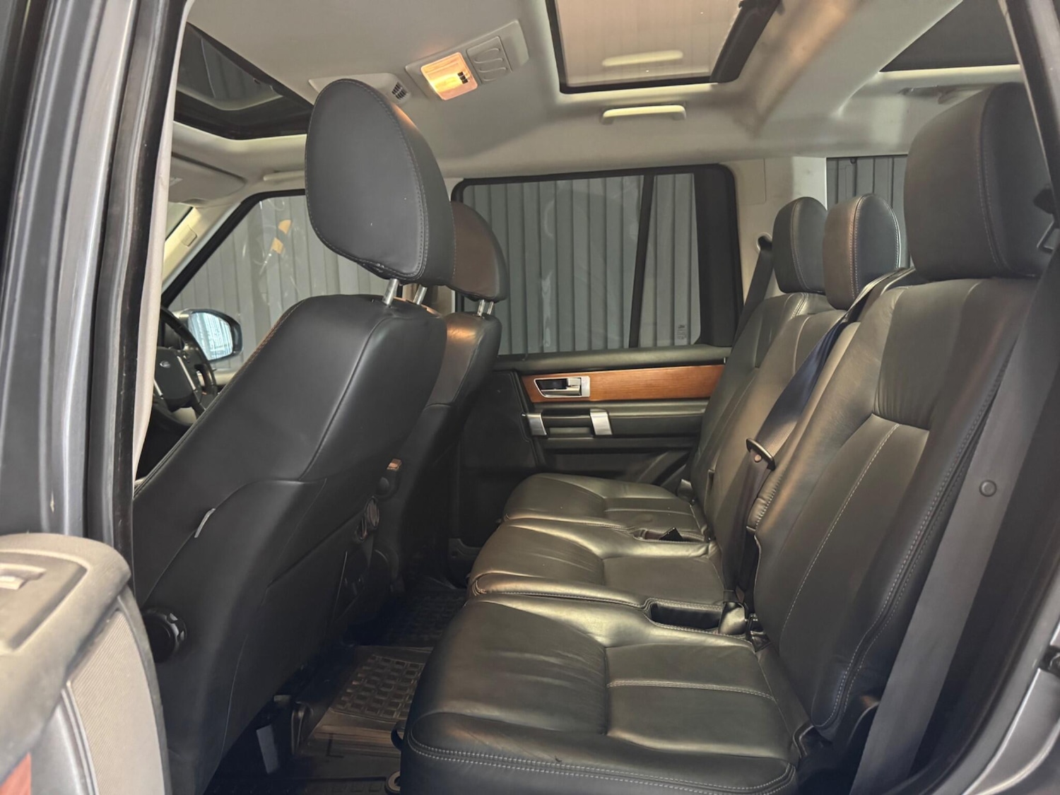 Used Land Rover Discovery 4 2015 for sale - 77387223: Photo 24