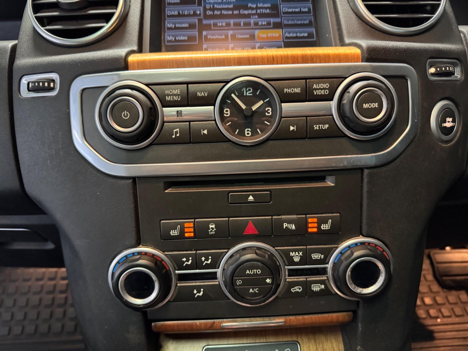 Used Land Rover Discovery 4 2015 for sale - 77387223: Photo 28