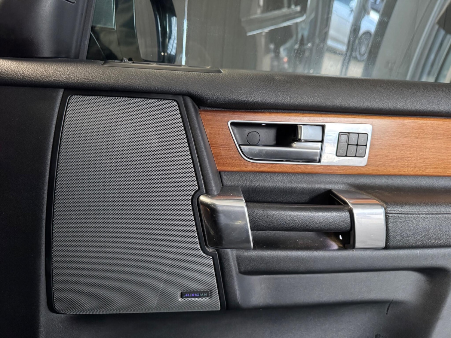 Used Land Rover Discovery 4 2015 for sale - 77387223: Photo 35