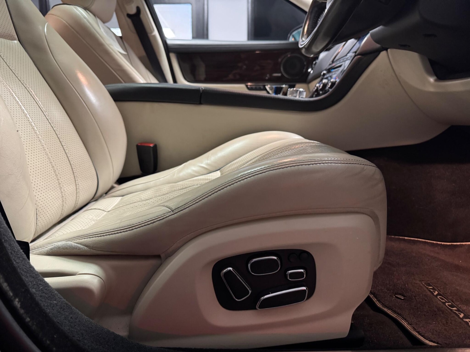 Used Jaguar XJ for sale - 77268130: Photo 19