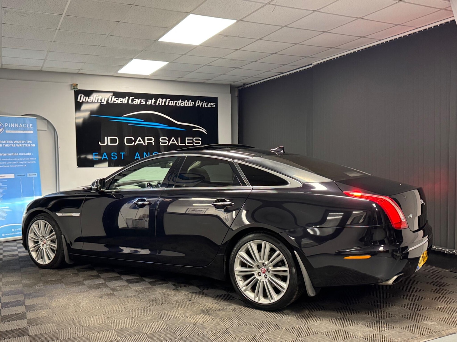 Used Jaguar XJ for sale - 77268130: Photo 3