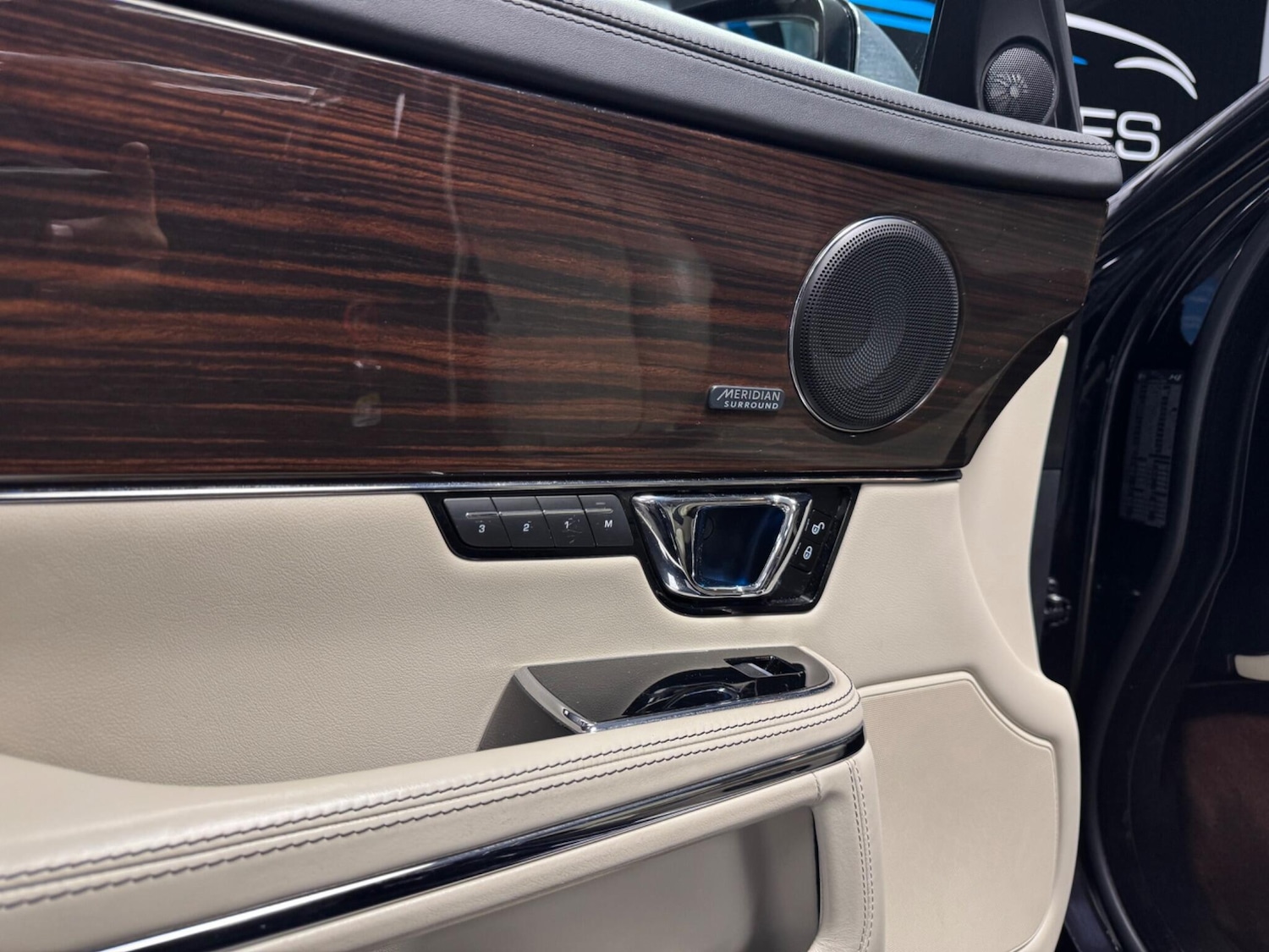 Used Jaguar XJ for sale - 77268130: Photo 32