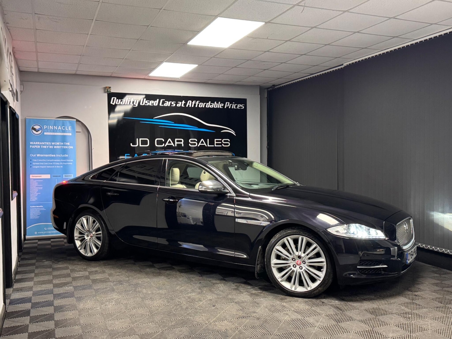 Used Jaguar XJ for sale - 77268130: Photo 4