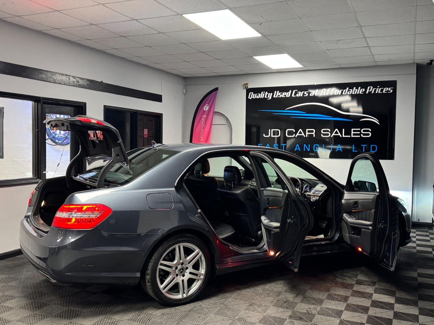 Used Mercedes-Benz E Class 2013 for sale - 76592473: Photo 12