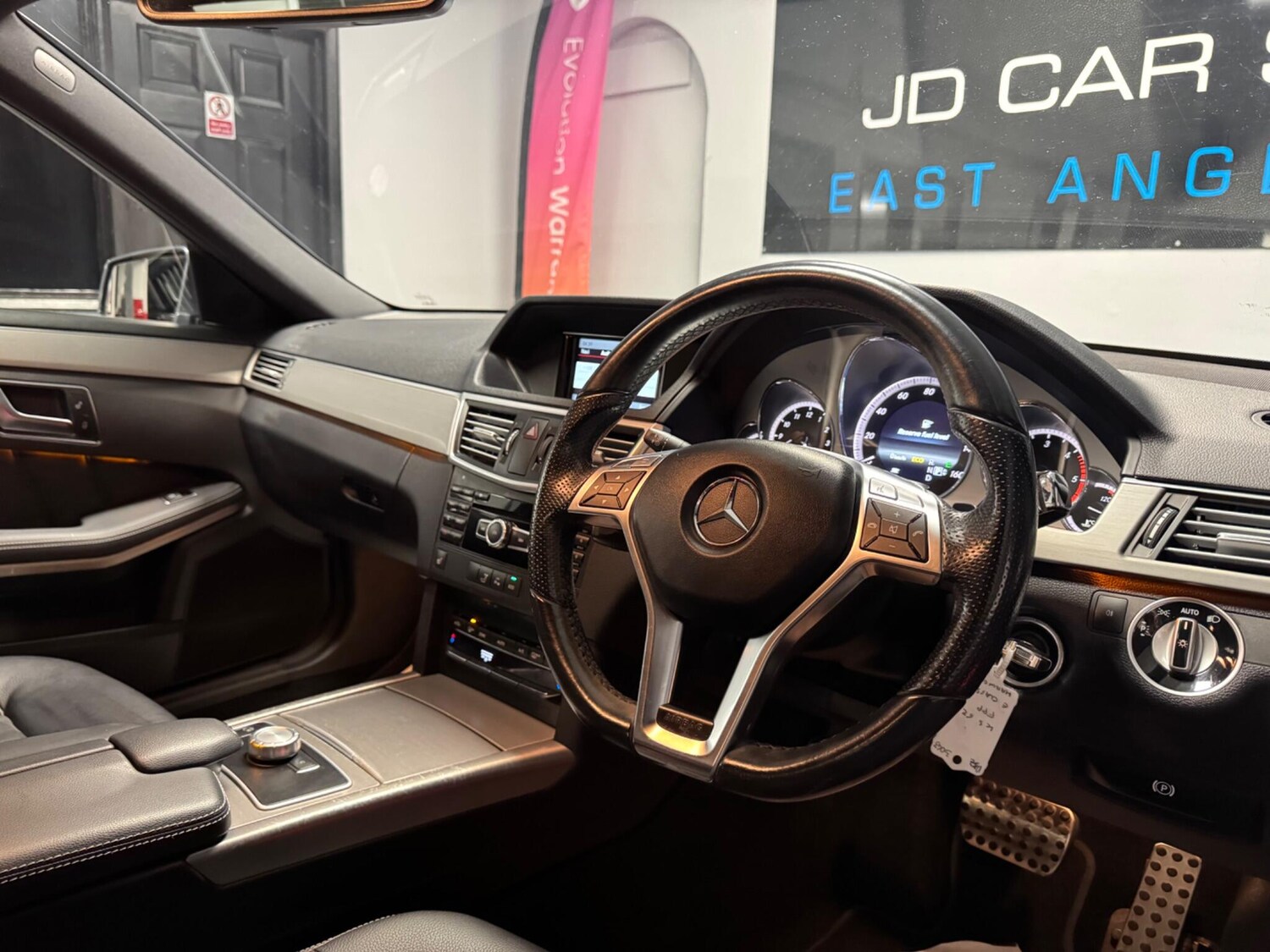 Used Mercedes-Benz E Class 2013 for sale - 76592473: Photo 18