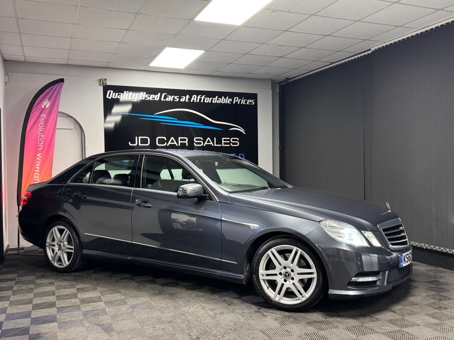 Used Mercedes-Benz E Class 2013 for sale - 76592473: Photo 4