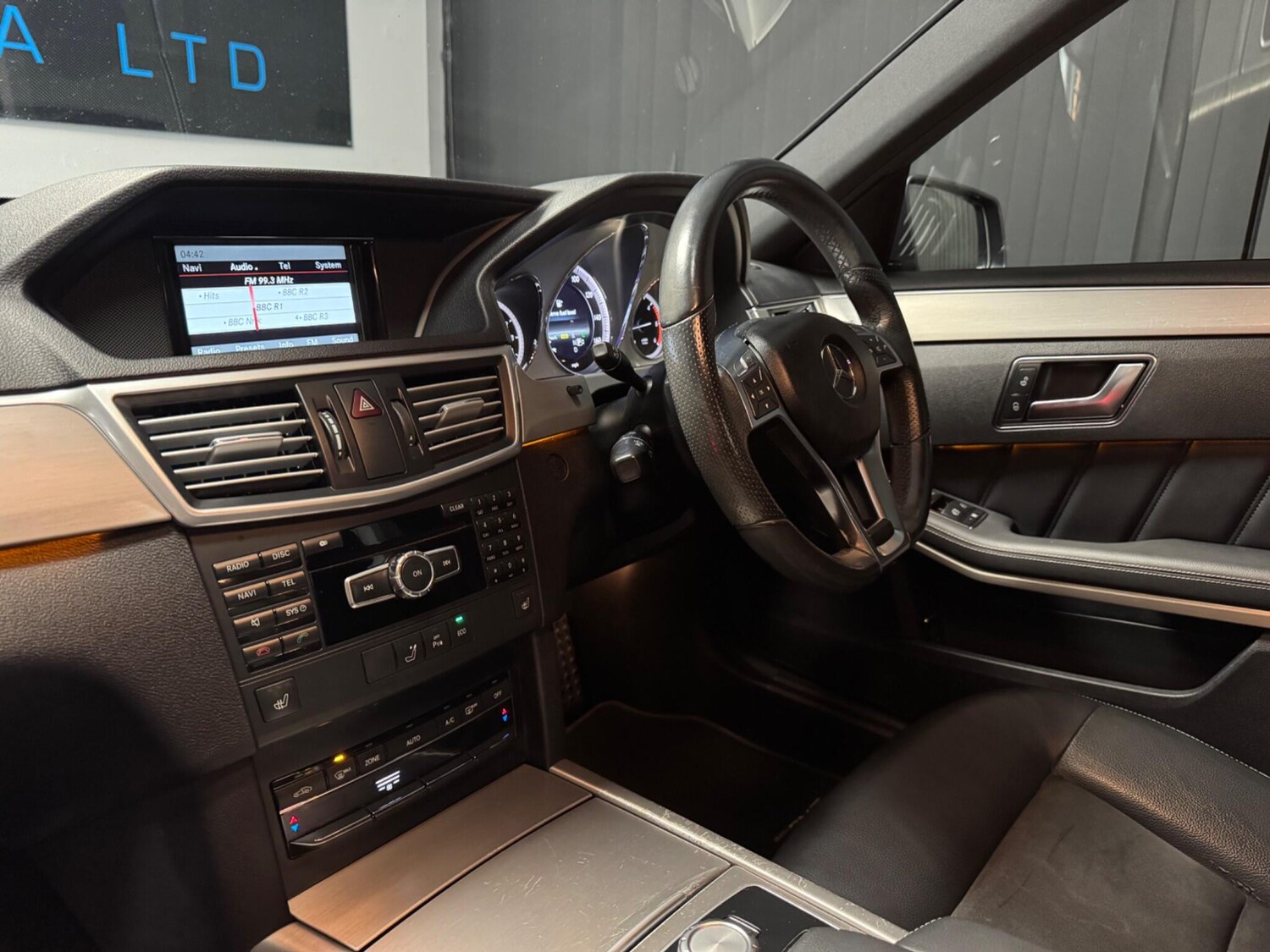 Used Mercedes-Benz E Class 2013 for sale - 76592473: Photo 44