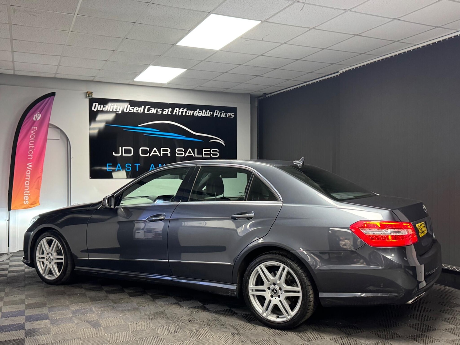 Used Mercedes-Benz E Class 2013 for sale - 76592473: Photo 6