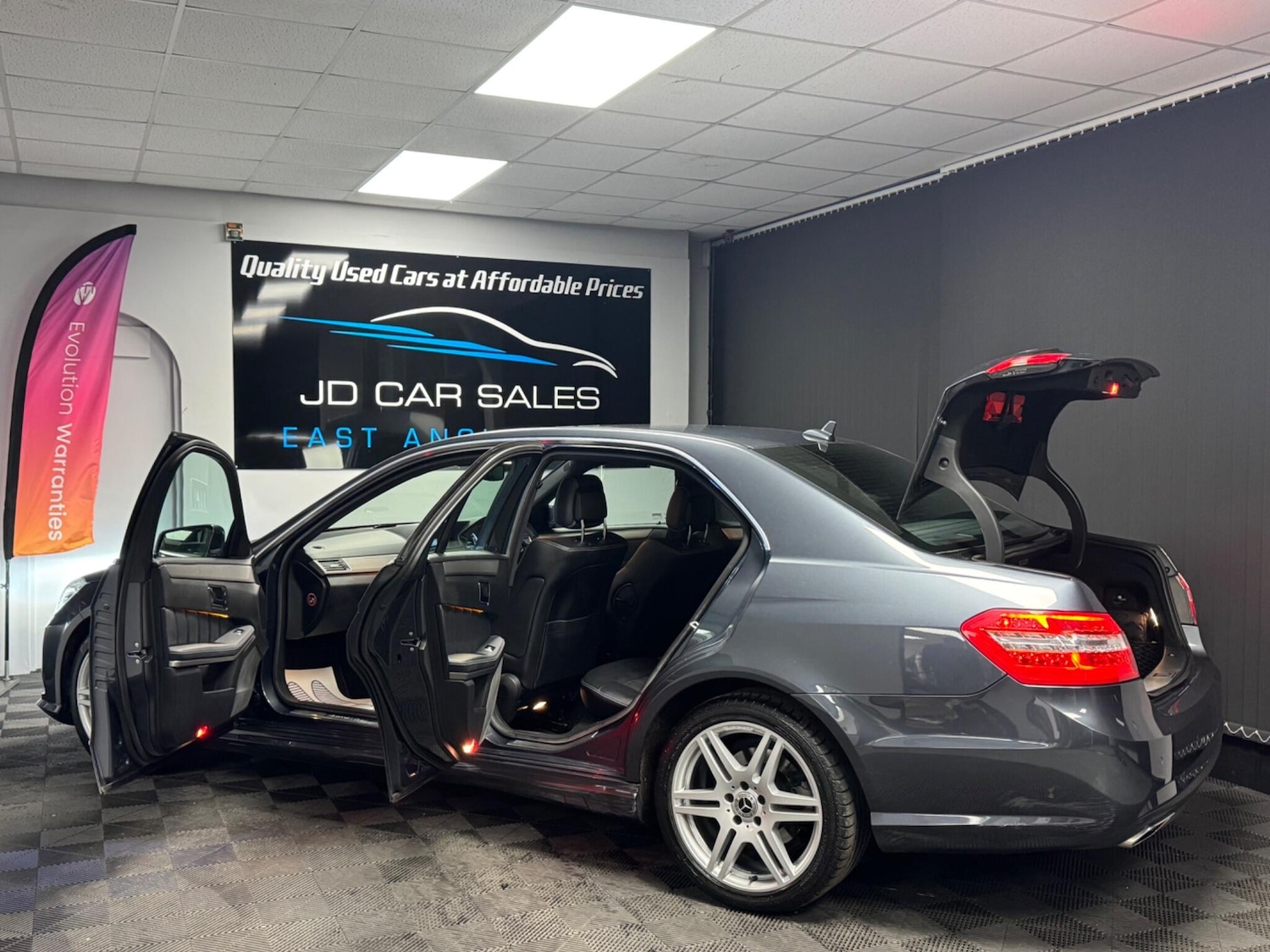 Used Mercedes-Benz E Class 2013 for sale - 76592473: Photo 8