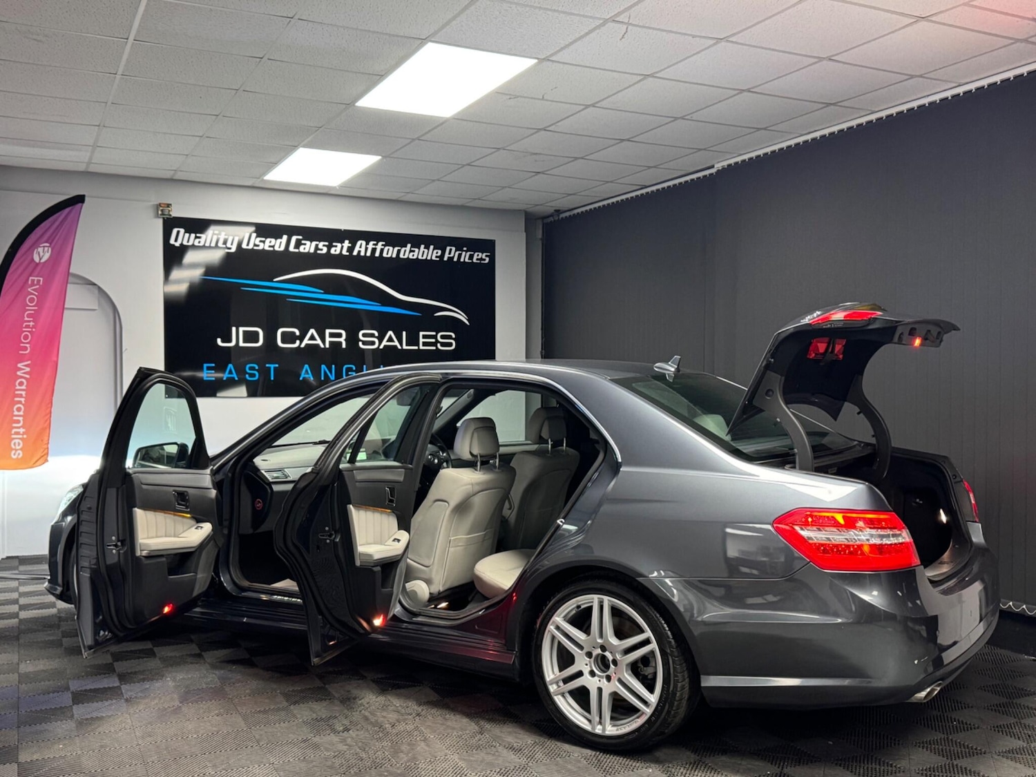 Used Mercedes-Benz E Class 2010 for sale - 76484872: Photo 10