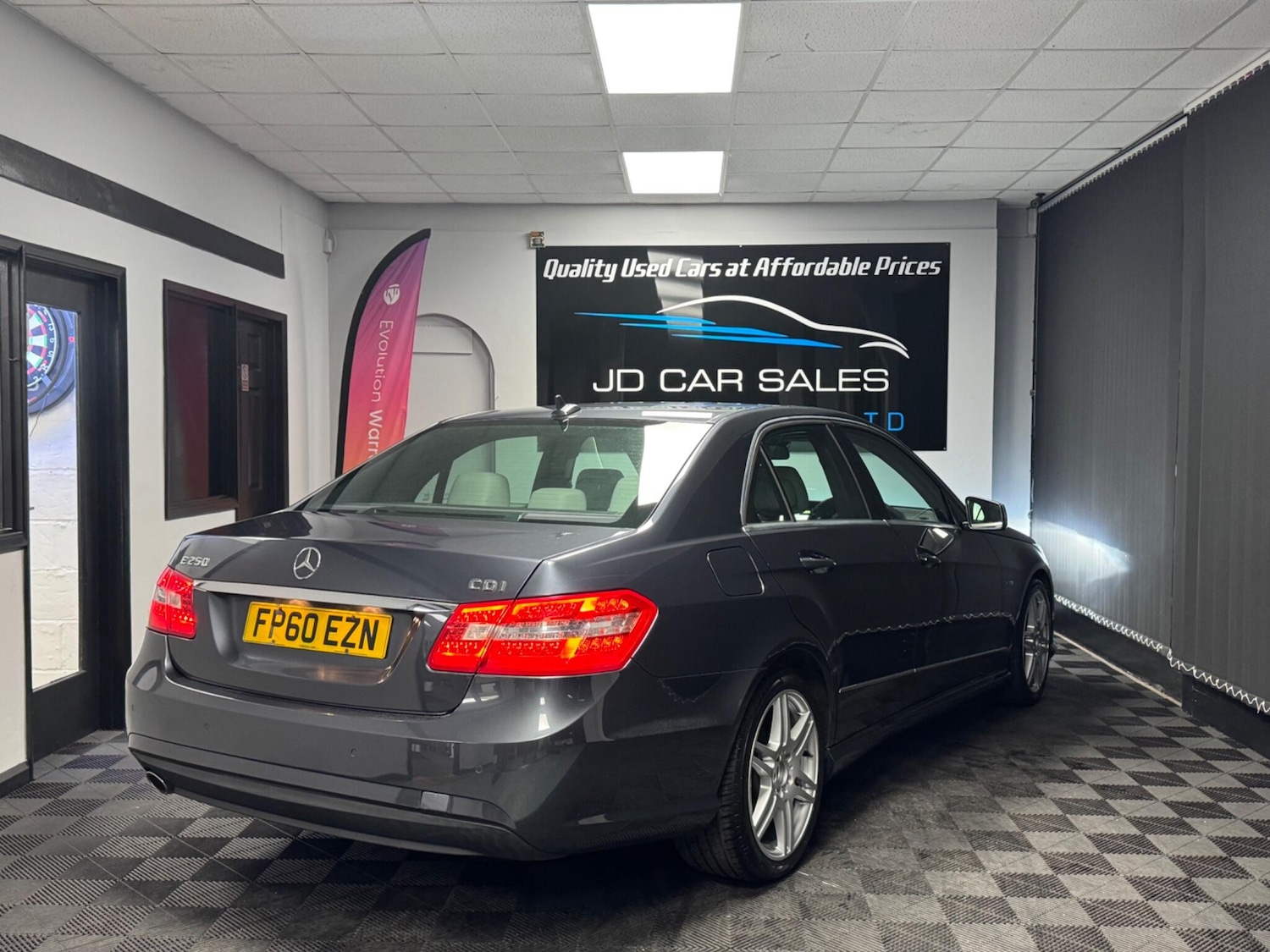 Used Mercedes-Benz E Class 2010 for sale - 76484872: Photo 11