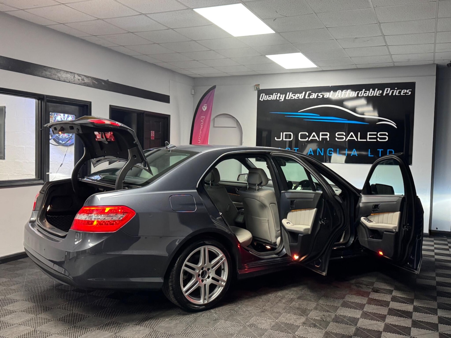 Used Mercedes-Benz E Class 2010 for sale - 76484872: Photo 14