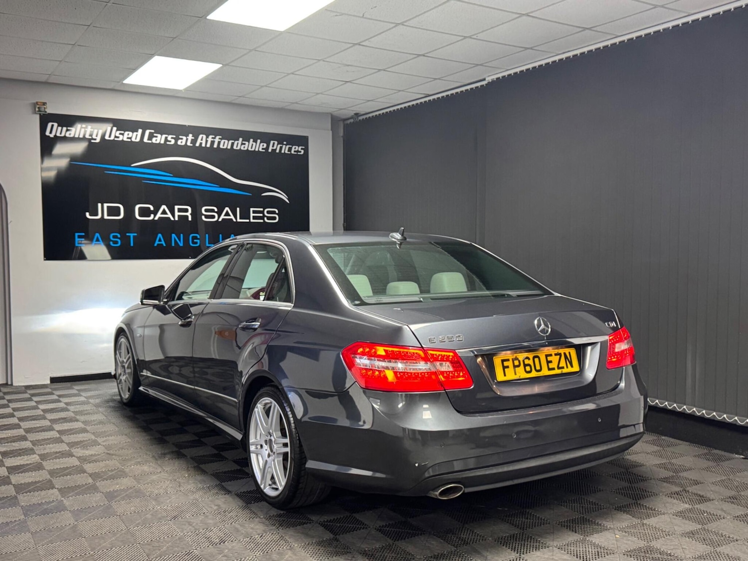 Used Mercedes-Benz E Class 2010 for sale - 76484872: Photo 16