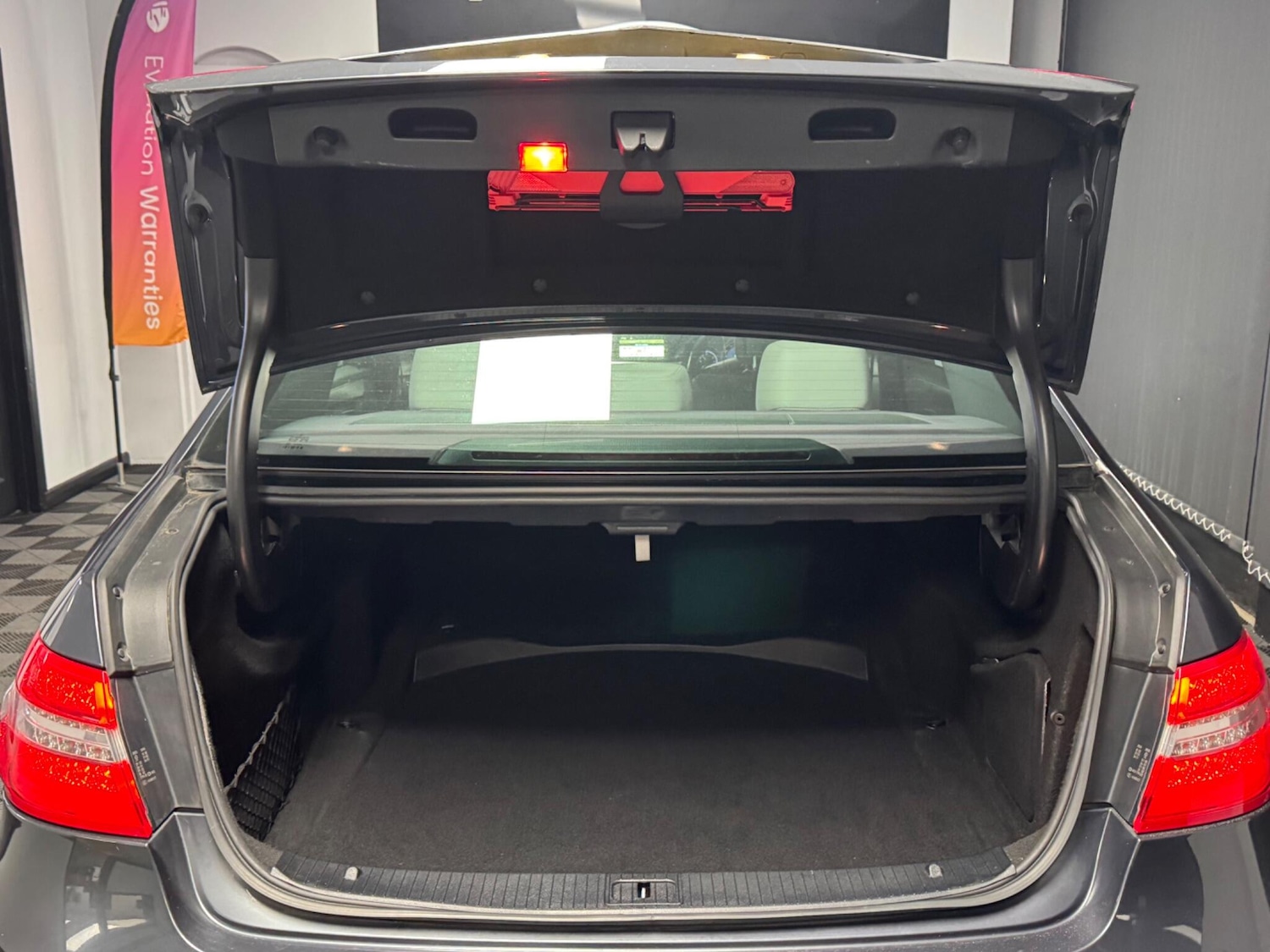 Used Mercedes-Benz E Class 2010 for sale - 76484872: Photo 17