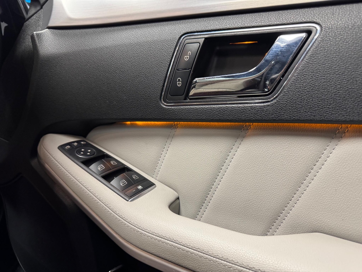 Used Mercedes-Benz E Class 2010 for sale - 76484872: Photo 19