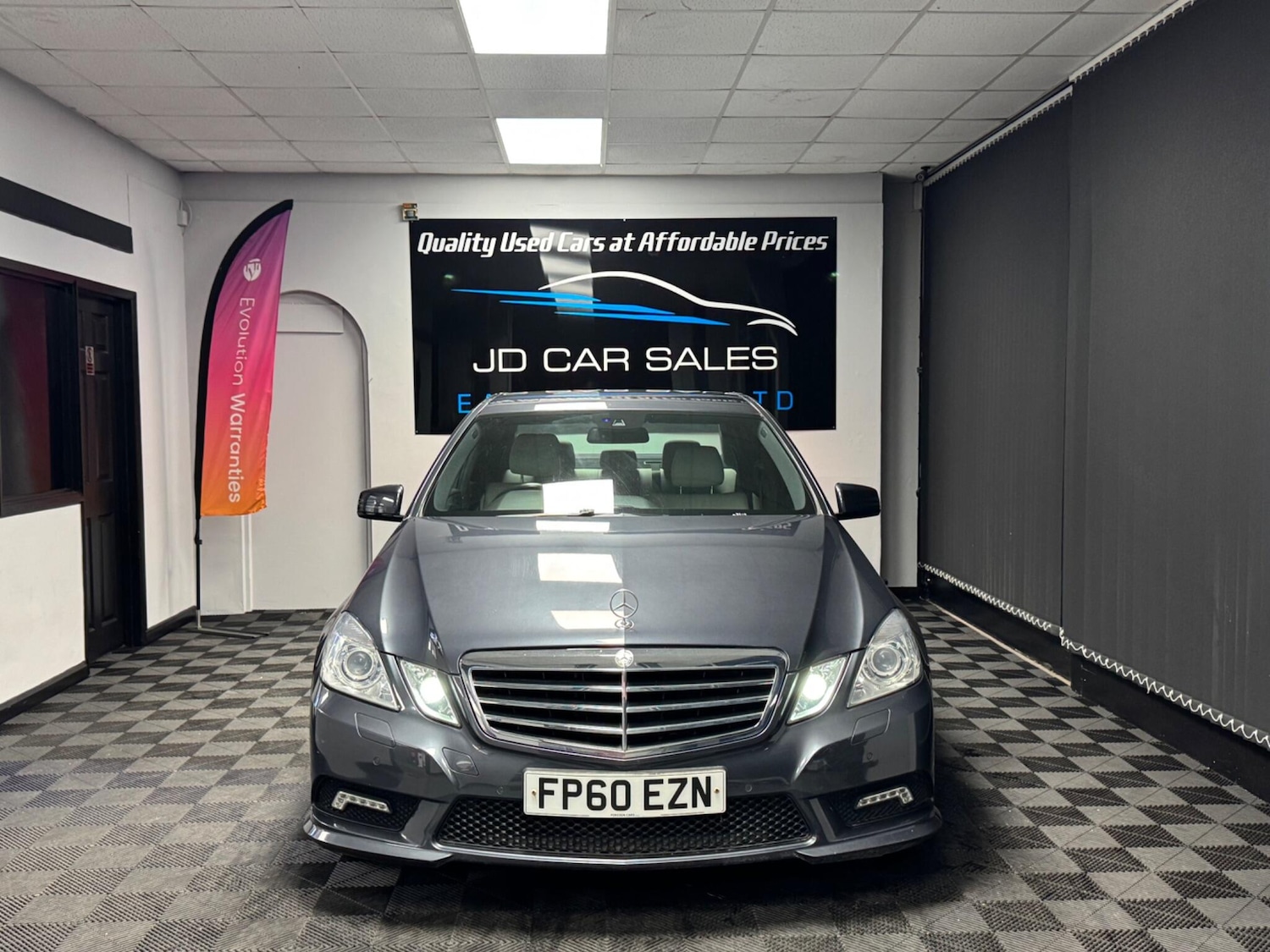 Used Mercedes-Benz E Class 2010 for sale - 76484872: Photo 2