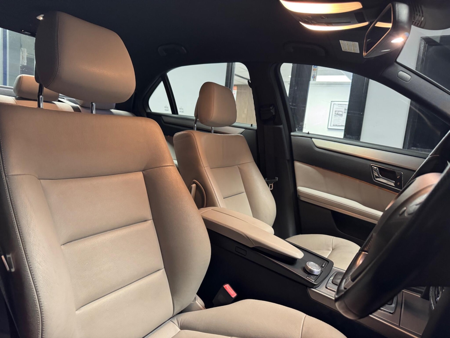 Used Mercedes-Benz E Class 2010 for sale - 76484872: Photo 20