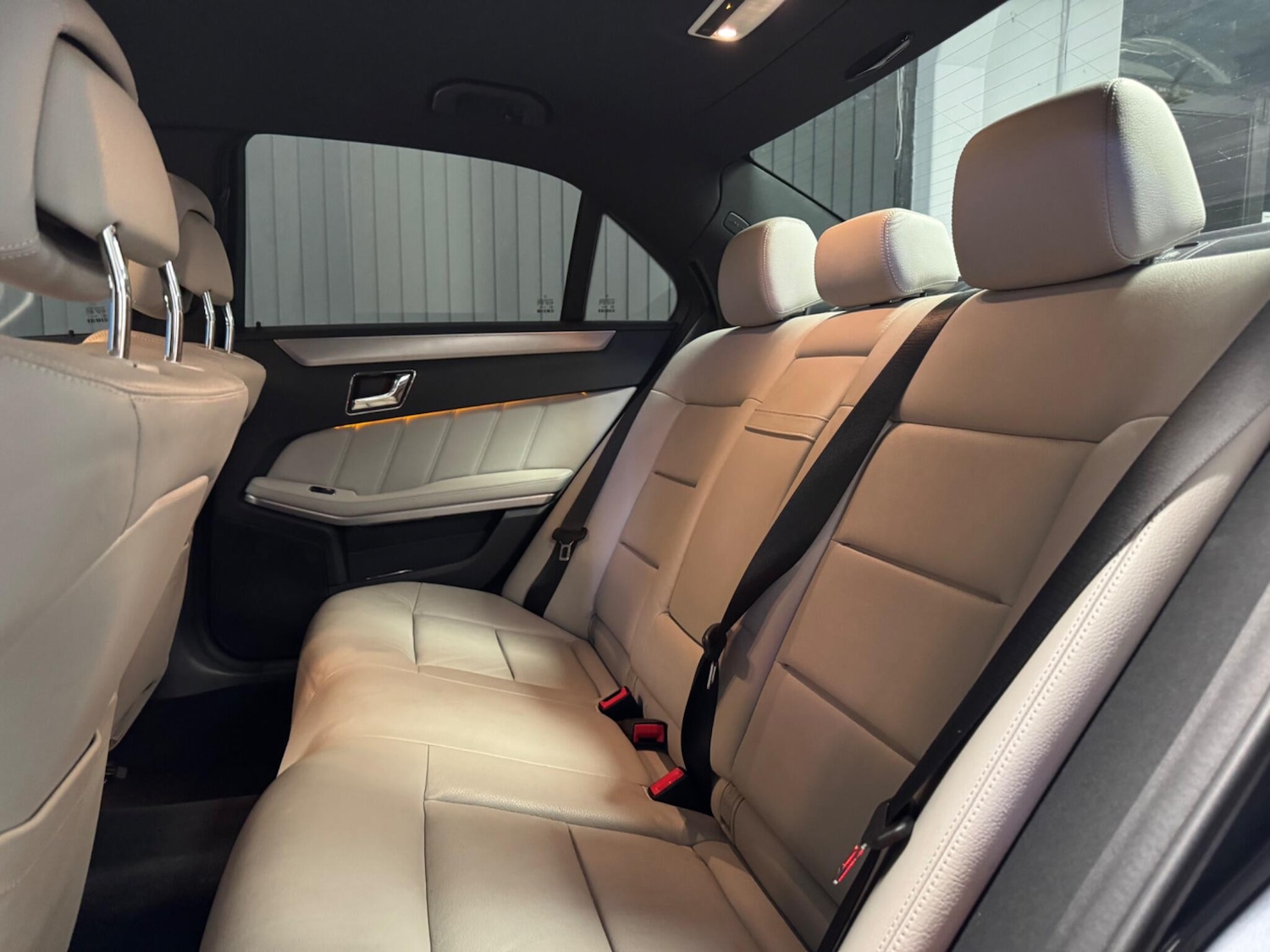 Used Mercedes-Benz E Class 2010 for sale - 76484872: Photo 24