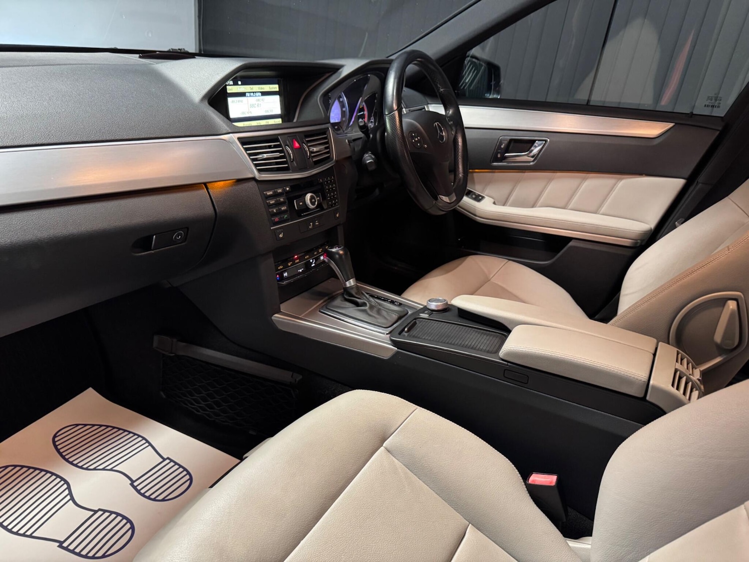 Used Mercedes-Benz E Class 2010 for sale - 76484872: Photo 25