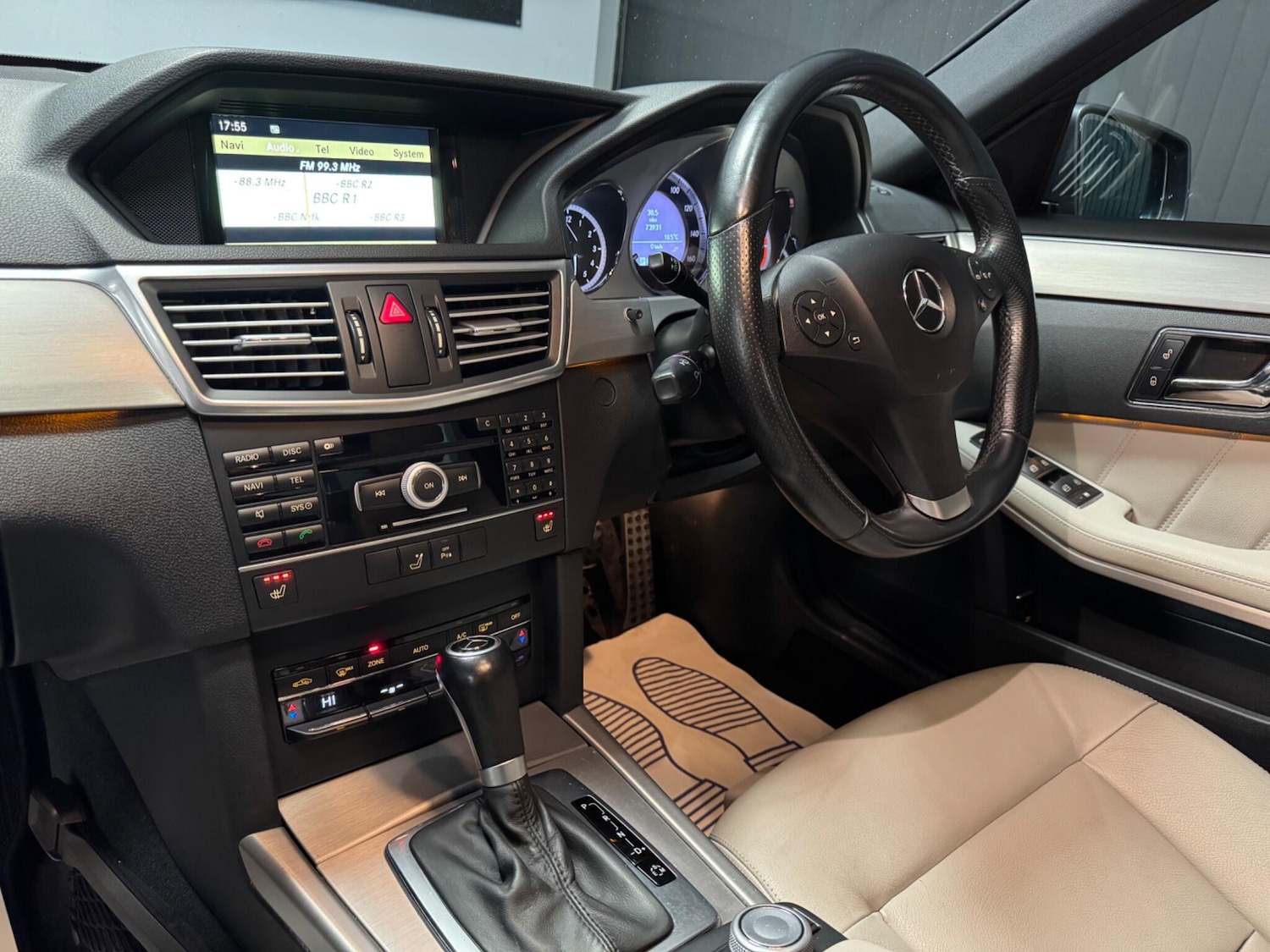 Used Mercedes-Benz E Class 2010 for sale - 76484872: Photo 28