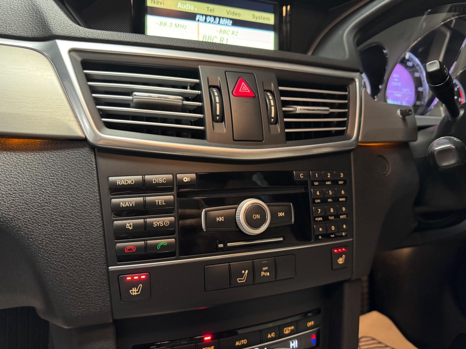 Used Mercedes-Benz E Class 2010 for sale - 76484872: Photo 32